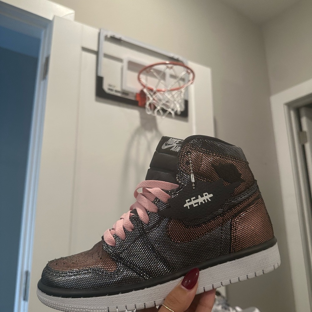 Jordan 1 High-Top Sneakers - Black and Pink